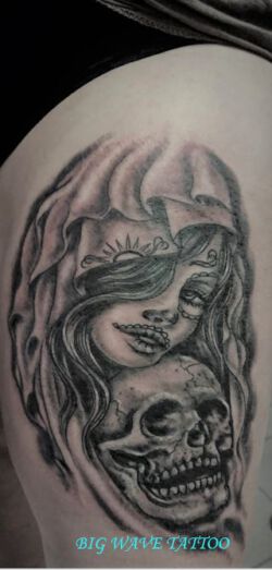 Tattoo mit Katrina und Totenkopf